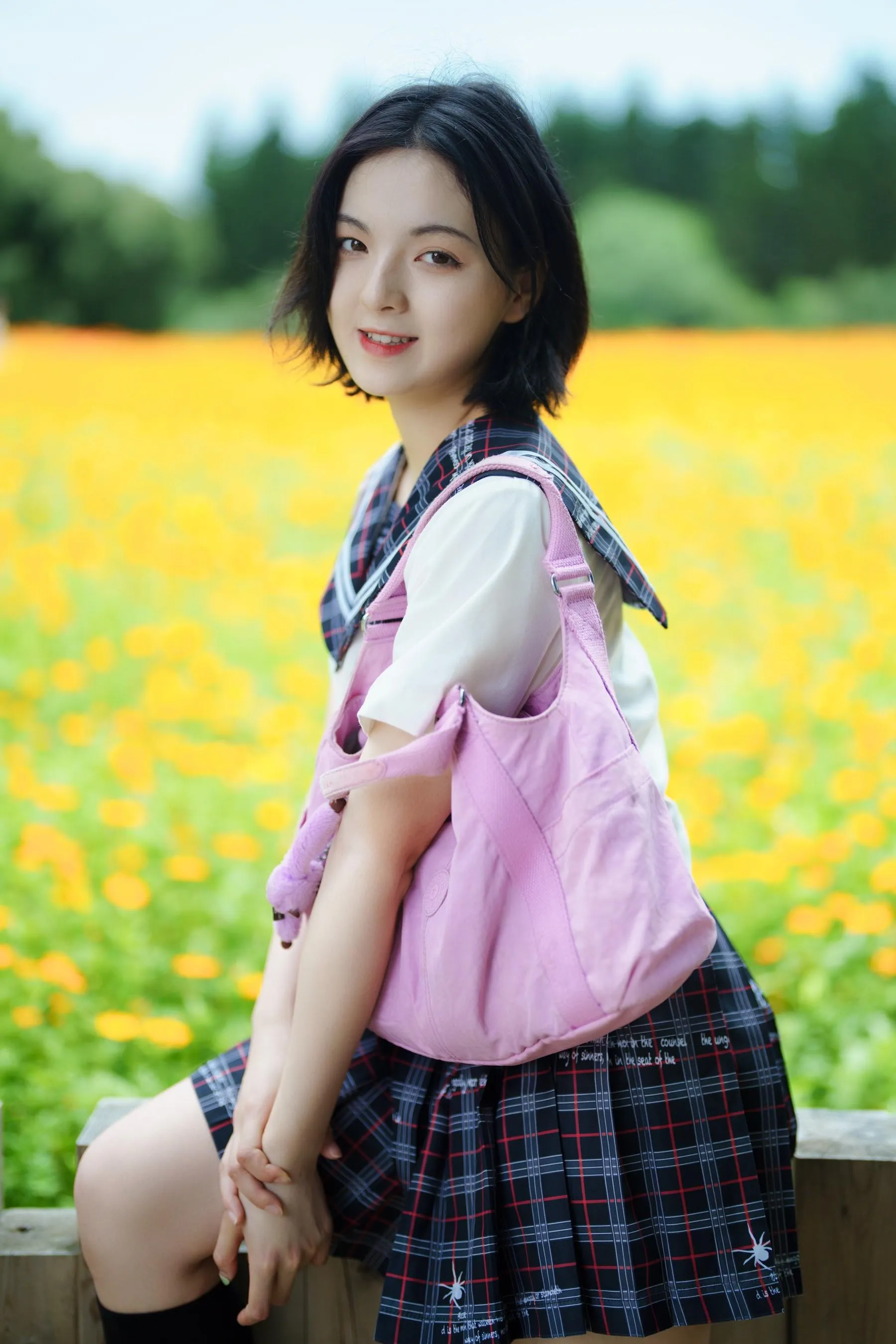[YITUYU艺图语]2021.11.12 花田里的JK少女 dudu [51P]插图1
